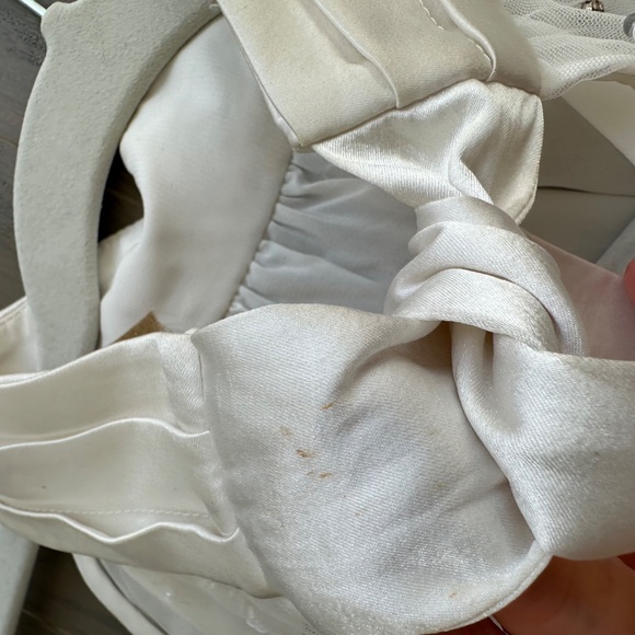 Alice + Olivia ERNA White Silver Feather Sequin Mini Dress Neck Tie - Size 2 - Picture 8 of 9